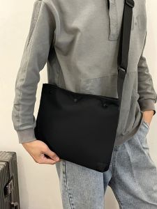 กระเป๋าสะพายข้างไนลอนลําลองสไตล์ญี่ปุ่น Ins Super Cool กระเป๋าสะพายไหล่เดี่ยวผู้ชายอินเทรนด์ Simple Sporty Sling Bag for Youth