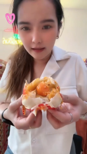 ยกถุง ขนมเปี๊ยะ อร่อยซอย8 ไข่บึ้ม 150 กรัม 10 กล่อง