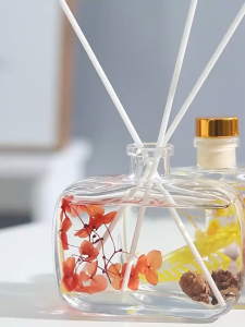 (hộp vuông chai 100ml )chai tinh dầu để phòng ngủ bàn làm việc trang trí khử mùi 100ml chai nước hoa để bàn 100ml