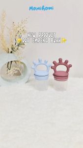 Momi Homi Teether Dot Empeng Buah Bayi & Perlengkapan MPASI\\n\\n Apa itu Momi Homi Teether Dot Empeng Buah Bayi?\\n\\nMomi Homi Teether Dot Empeng Buah Bayi adalah perlengkapan bayi yang dirancang khusus untuk membantu bayi Anda menggigit dan menikmati makanan pertama mereka dalam bentuk buah-buahan atau MPASI (Makanan Pendamping Air Susu Ibu). Perlengkapan ini terbuat dari bahan silikon berkualitas tinggi yang aman dan nyaman untuk bayi Anda. Momi Homi Teether Dot Empeng Buah Bayi juga tersedia dalam berbagai warna cerah yang menarik perhatian bayi Anda.\\n\\n Kelebihan Perlengkapan Momi Homi Teether\\n\\nPerlengkapan Momi Homi Teether Dot Empeng Buah Bayi memiliki berbagai kelebihan yang membuatnya menjadi pilihan yang tepat untuk bayi Anda. Beberapa di antaranya adalah:\\n\\n- Terbuat dari bahan silikon berkualitas tinggi yang aman dan nyaman untuk bayi\\n- Tersedia dalam berbagai warna cerah yang menarik perhatian bayi\\n- Mudah dibersihkan dan dicuci\\n- Dapat digunakan sebagai teether untuk membantu bayi menggigit saat gigi tumbuh\\n- Cocok digunakan sebagai perlengkapan MPASI bayi\\n\\n Perlengkapan MPASI untuk Bayi\\n\\nPerlengkapan MPASI untuk bayi adalah perlengkapan yang dirancang khusus untuk membantu bayi Anda makan makanan pendamping ASI (Air Susu Ibu). Perlengkapan ini dapat membantu bayi Anda belajar makan dengan sendiri dan merasakan tekstur makanan baru. Beberapa perlengkapan MPASI yang dapat digunakan untuk bayi antara lain:\\n\\n- Dot empeng buah bayi\\n- Sendok makan bayi\\n- Piring makan bayi\\n- Botol susu bayi\\n\\n Cara Menggunakan Momi Homi Teether Dot Empeng Buah Bayi\\n\\nBerikut adalah langkah-langkah menggunakan perlengkapan MPASI Momi Homi Teether Dot Empeng Buah Bayi:\\n\\n1. Pastikan perlengkapan sudah bersih dan steril sebelum digunakan.\\n2. Potong buah-buahan atau makanan lainnya menjadi bentuk kecil yang sesuai dengan ukuran dot empeng.\\n3. Masukkan potongan buah atau makanan ke dalam dot empeng.\\n4. Berikan dot empeng kepada bayi Anda untuk dimakan atau digigit.\\n\\n Langkah-langkah Menggunakan Perlengkapan MPASI\\n\\nBerikut adalah beberapa langkah-langkah yang dapat diikuti saat menggunakan perlengkapan MPASI:\\n\\n1. Pastikan bayi Anda sudah siap untuk makan makanan pendamping ASI.\\n2. Siapkan makanan yang akan diberikan kepada bayi Anda.\\n3. Potong makanan menjadi bentuk kecil yang sesuai dengan ukuran dot empeng atau sendok makan bayi.\\n4. Berikan makanan kepada bayi Anda dengan menggunakan dot empeng atau sendok makan bayi.\\n5. Jangan lupa untuk selalu memantau bayi Anda saat makan untuk menghindari bahaya tertelan atau tercecer.\\n\\n Keamanan Perlengkapan MPASI untuk Bayi\\n\\nKeamanan perlengkapan MPASI untuk bayi sangat penting untuk menjaga kesehatan dan keselamatan bayi Anda. Beberapa hal yang perlu diperhatikan antara lain:\\n\\n- Pastikan perlengkapan sudah bersih dan steril sebelum digunakan.\\n- Gunakan makanan yang aman dan sehat untuk bayi Anda.\\n- Potong makanan menjadi bentuk kecil yang sesuai dengan ukuran dot empeng atau sendok makan bayi.\\n- Jangan lupa untuk selalu memantau bayi Anda saat makan untuk menghindari bahaya tertelan atau tercecer.\\n\\n Keuntungan Menggunakan Momi Homi Teether Dot Empeng Buah Bayi\\n\\nBerikut adalah beberapa keuntungan menggunakan perlengkapan MPASI Momi Homi Teether Dot Empeng Buah Bayi:\\n\\n Perlengkapan MPASI BPA Free\\n\\nPerlengkapan Momi Homi Teether Dot Empeng Buah Bayi merupakan perlengkapan MPASI yang BPA Free, artinya tidak mengandung bahan kimia berbahaya yang dapat merusak kesehatan bayi Anda.\\n\\n Rattle Teether untuk Bayi\\n\\nPerlengkapan Momi Homi Teether Dot Empeng Buah Bayi juga dapat digunakan sebagai teether untuk membantu bayi menggigit saat gigi tumbuh. Perlengkapan ini juga dilengkapi dengan rattle yang dapat menstimulasi perkembangan motorik bayi Anda.\\n\\n Perlengkapan MPASI yang Praktis & Mudah Digunakan\\n\\nPerlengkapan Momi Homi Teether Dot Empeng Buah Bayi merupakan perlengkapan MPASI yang praktis dan mudah digunakan. Perlengkapan ini dapat membantu bayi Anda belajar makan dengan sendiri dan merasakan tekstur makanan baru. Perlengkapan ini juga mudah dibersihkan dan dicuci.\\n\\nDengan menggunakan perlengkapan MPASI Momi Homi Teether Dot Empeng Buah Bayi, Anda dapat memberikan makanan yang aman dan sehat kepada bayi Anda sambil membantu perkembangan motorik dan sensorik bayi Anda. Perlengkapan ini merupakan pilihan yang tepat untuk bayi Anda.\n}