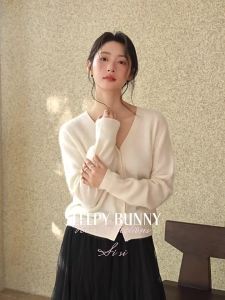 V-neck Lambswool Loose-Fit Cardigan