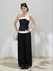 THROUS | Bộ Quần Áo Crop Top Đắp Vải Không Đối Xứng và Quần Ống Trực