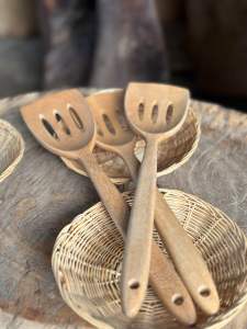 ตะหลิวไม้สัก ทัพพีไม้สัก ขนาด 34 cm ไม่มีสารเคลือบ ตะหลิวไม้ เหมาะสำหรับทำอาหาร