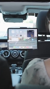 ขาตั้งแท็บเล็ตติดพนักพิงศีรษะเบาะหลังรถยนต์ สิ่งสำคัญสำหรับการเดินทาง ที่วางโทรศัพท์ในรถยนต์ ขาตั้งแท็บเล็ตเบาะหลังรถ แบบปรับ