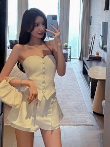 เสื้อครอปแขนกุดสีขาวแบบไม่สมมาตรดีไซน์เก๋ไก๋สำหรับผู้หญิง ทรงหลวม สไตล์ลำลอง คอวี กระดุมเดียว เสื้อผ้าทำงานฤดูใบไม้ร่วง