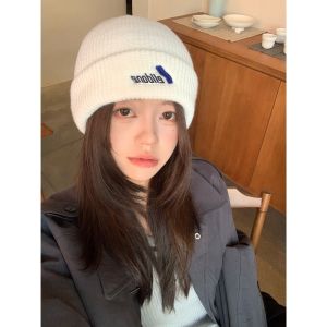 หมวกถักปักลายสายฟ้าสำหรับผู้หญิงในฤดูใบไม้ร่วงและฤดูหนาว อบอุ่นป้องกันหู หมวกปั่นจักรยานสำหรับผู้หญิง หมวกทรงหัวใหญ่