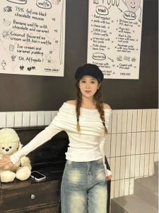 Áo Len Dệt Kim Ôm Vừa Vặn Màu Trắng Hở Vai Phong Cách Hàn Quốc Dành Cho Nữ Đầu Xuân 2025 Mới Cao Cấp Thanh Lịch Một Bên Vai Đa Năng