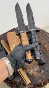 มิตรดทรงทหาร เดินป่าตั่งแคมป์กลางเต้นทำอาร ซึ่งมีดพกอเนกประสงค์ มีดกล็อค มีด