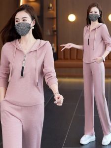 ชุดกีฬาลำลองสำหรับผู้หญิง ชุดสองชิ้น แฟชั่นฤดูใบไม้ผลิและฤดูใบไม้ร่วง วัย 35 ปีขึ้นไป เสื้อสเวตเตอร์มีฮู้ด กางเกงขายาว แขนยาว คอตั้ง