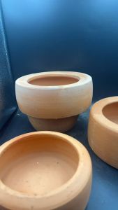 ถ้วยอาหารดินเผา มีขอบกันอาหารหก ขนาด 6-7 นิ้ว