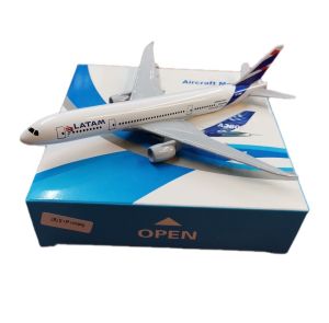 Latam Airlines Boeing B787 6 Inches Diecast Airplane Model with Display Stand for Collection 16 cm Aircraft Collectibles