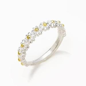 Huitan Fresh Style Floral Ring for Women Two Tone Elegant Versatile Wedding Daily Fashion Accessories Party Rustic Metal Jewelry