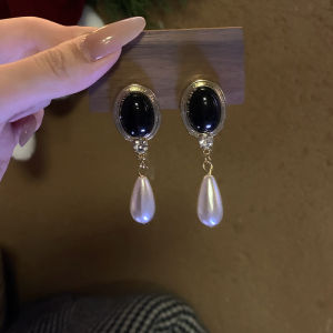 Retro Hong Kong Style Pearl Earrings Elegant Atmosphere Sensation Luxury Minimalist Design Vintage Ear Jewelry for Women