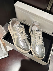 รองเท้าบัลเลต์สีเงินสไตล์เรโทรสำหรับผู้หญิง รองเท้าผ้าใบลำลองแบบสวมสบายสำหรับฤดูร้อนปี 2023 รองเท้าผ้าใบแบบสวมสบายสำหรับเด็กและเยาวชน