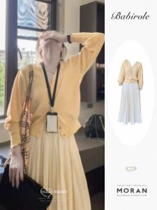 ชุดเสื้อคาร์ดิแกนถักสีเหลืองและกระโปรงยาวครึ่งตัว ชุดสองชิ้นสไตล์เกาหลี ชุดแฟชั่นฤดูใบไม้ร่วง แขนยาว คอกลม