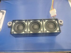 1 cụm 3 loa panasonic tháo máy cho anh em về độ chế loa nghe nhạc. 1 cụm gồm 3 chiếc loa nhỏ 4cm6ohm10wat đã đấu sẵn dây ANH EM LƯU Ý : hàng đẹp tầm 80~90% . cũ theo năm tháng sử dụng. trầy xước là điều không tránh khỏi ạ.