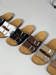 Dép Lê Nam Trẻ Trung Phong Cách Retro Mùa Xuân/hè Kiểu Dáng Đơn Giản Hai Quai Đế Bằng Có Khóa Điều Chỉnh Chất Liệu PU Thoải Mái Kiểu Nửa Dép Nửa Giày.