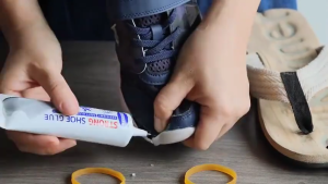 Lem Sepatu Super Kuat Tahan Air original 60ml lem sol sepatu super kuat Lem Serbaguna Super Kuat lem buat sepatu Cocok untuk lem sepatu bola sepatu kulit sandal jepit Sepatu kasual