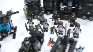 820PCS City Police Series Swat Truck Building Blocks LegoING Compatible Children Toys Gifts SWAT Toy Childrens Practical Ability Educational Black Hawk Toys for Boys Gifts