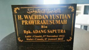BATU NISAN LEMPENGAN GRANIT NERO ALAM 30X40 CM