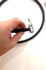 Dây bơm 2 đầu búa dài hơn 1 mét kẹp van lốp xe máy xe đạp xe hơi ( Mã 104) - Vòi bơm có 2 khóa kẹp chặt chịu áp lực