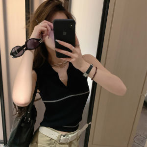 DUOFEIYAN | White V-neck Slim Fit Knit Vest Flip Collar