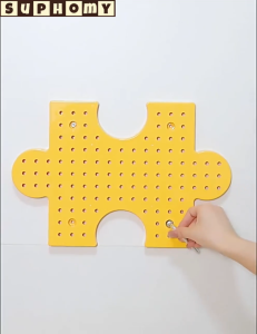 เพ็กบอร์ด บอร์ดรูพลาสติก แผ่นวางของติดผนัง กระดานแขวนของ DIY pegboard