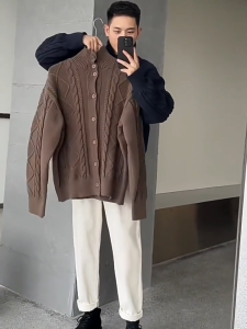 High end knitted sweater jacket for men in spring and autumn wide cardigan sweater fashionable and trendy stand up collar jacket