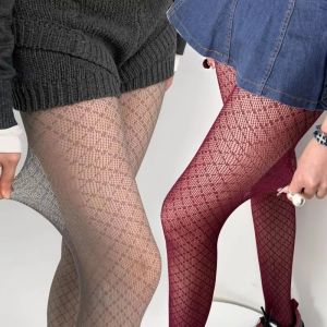 โลลิต้าถุงน่องลายสก๊อตรูปสี่เหลี่ยมขนมเปียกปูนสำหรับผู้หญิงเลกกิ้งถุงน่องคละสีถุงน่องตาข่ายเซ็กซี่ดีไซน์ลายโปร่งสีดำสีแดง