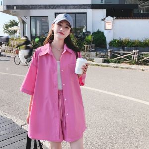 ชุดแฟชั่นลำลองสีชมพู ชุดกระโปรงสั้นขาบาน ชุดสองชิ้น ฤดูร้อน 2025 ใหม่ สำหรับผู้หญิง ไซส์เล็ก กระชับสัดส่วน ชุดทำงาน