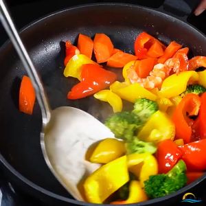 Sạn Lật Thức Ăn Silicone Chống Dính SSGP Xẻng Chiên Xào Không Gây Xước Chảo Chịu Nhiệt Cao Lõi Thép Mép Mỏng Cán Gỗ Óc Chó Sang Trọng