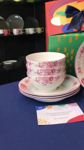 Hampers Piring Keramik Set Pink Rossie isi 12