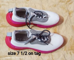 PRELOVED rubber shoes slightly used size 7.5B on tag