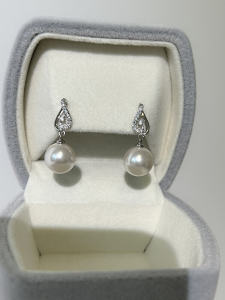 Elegant Pearl Stud Earrings French Micro-Setting Pure Silver S925 Womens Fashion Jewelry Symbolic Design Luxury Feel