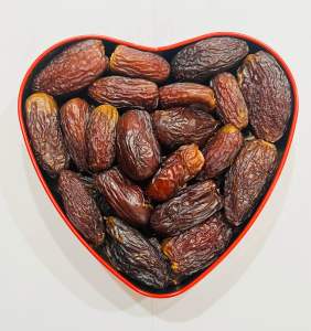 Medjool dates 500 grams in heart can - ideal for gift - imported from Saudi