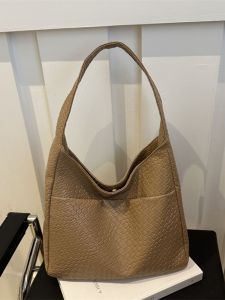 กระเป๋าสะพายไหล่แบบลำลองขนาดใหญ่สำหรับผู้หญิง 2024 กระเป๋าถือทรงสี่เหลี่ยมตัดใหม่ ทรงสี่เหลี่ยมตัดแบบลำลอง ทรงกระเป๋าถือขนาดใหญ่ สีสันสดใส