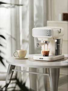 Home Use Small Italian Semi Automatic Espresso Coffee Machine Milk Foam