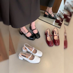 QXshop ฮิตมากตอนนี้ รองเท้าแตะแฟชั่นผู้หญิง ทรงสวยมาแรง งานสวยรักส้นสุดปัง สวยละมุนมาก สสวๆต้องจัดด่วน รุ่นนี้สวมใส่ได้หลายโอกาส แต่งตัวง่ายมาก ต้องลองแล้วนะ