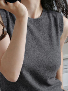 2024 New Grey Thin Knitted Vest Womens Spring Autumn Inner Wear Sleeveless Top High-End Feeling Straight Cut Korean Casual