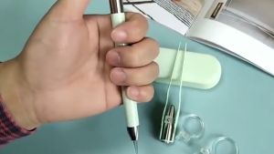 ไม้แคะหู ไม้แคะหูมีไฟ LED แว่นขยายความชัดสูง 8 เท่า ทำให้สว่างมองเห็นรูหูชัดเจน ขนาดเล็กใช้งานง่ายสะดวกสบาย มีกล่อง