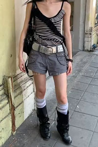 กางเกงขาสั้นทรงหลวมสไตล์ยูนิเซ็กซ์ กางเกงขายาวทรงลำลองแบบใหม่ ปี 2025 สไตล์อเมริกัน Y2K Millennial Hot เด็กผู้หญิง กระเป๋าถือด้านข้าง