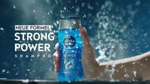 Dầu gội Nivea Men làm sạch và mượt tóc - Nivea Men Strong Power chai 250ml.
