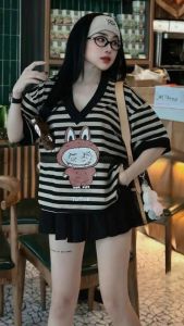 Set đồ nữ áo cổ V kẻ sọc (kèm búp bê) chân váy xếp ly ngắn TS130