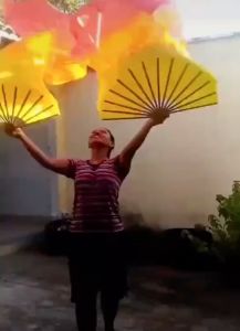 1.8M Kipas Menari Tari Panjang Sutra Pelangi Fan Streamer Kipas Belly Dance Tangan