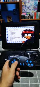 Googoo เครื่องเล่นดีวีดีแบบพกพาขนาด 7.8/9.8 นิ้วหมุนหน้าจอทีวีที่ชาร์จแบตในรถ Gamepad 100-240V คอนโซลเกมดีวีดีสามารถเชื่อมต่อการ์ด SD MP3 DVD ดีวีดีแบบพกพา เครื่องเล่นดีวีดีแบบพกพา