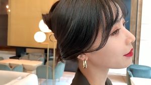 Nicedays🍒Anting-anting Gaya Keren Sederhana Anting-anting Retro Mewah Kelas Atas Anting yang Dipersonalisasi