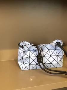 Pull-string geometric diamond-shaped underarm bag fashionable tofu-shaped bag versatile single-shoulder crossbody bag niche makeup bag checkered small square bag