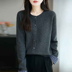 เสื้อคาร์ดิแกนถักคอตั้งสีใหม่สไตล์ฝรั่งเศสย้อนยุคสำหรับผู้หญิง ผ้าขนสัตว์ คอตั้ง แขนยาว ปกติ นุ่ม ฤดูใบไม้ร่วง 2025