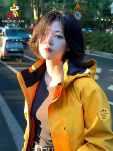 Womens Early Autumn Outdoor Fleece Jacket Windproof Traveling Climbing Super Beautiful Three-in-One Raincoat Polyester Fiber