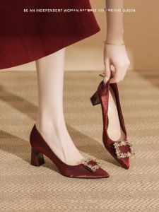 รองเท้าส้นสูงผ้าซาตินทรงแหลมสำหรับผู้หญิง พื้นยาง ส้นสูงปานกลาง ทรงหัวแหลม รองเท้าแต่งงาน รองเท้าส้นแบนสำหรับใส่ไปทำงาน